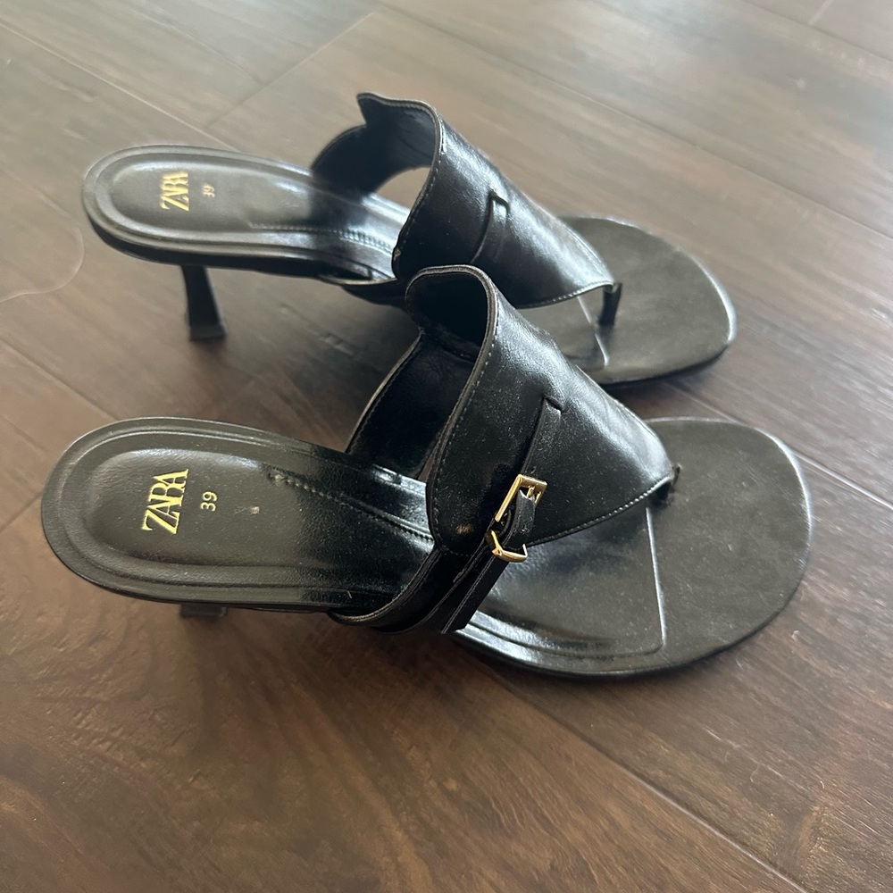 Zara Black Heeled Shoes with Sleek Design